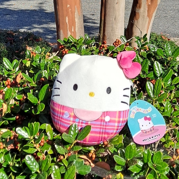 6.5" Hello Kitty Squishmallow - Picture 1 of 2